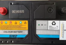 اعداد و نوشته‌ های روی باتری خودرو به چه معنا هستند؟