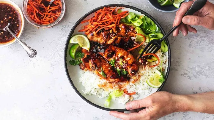 مرغ با سس تایلندی