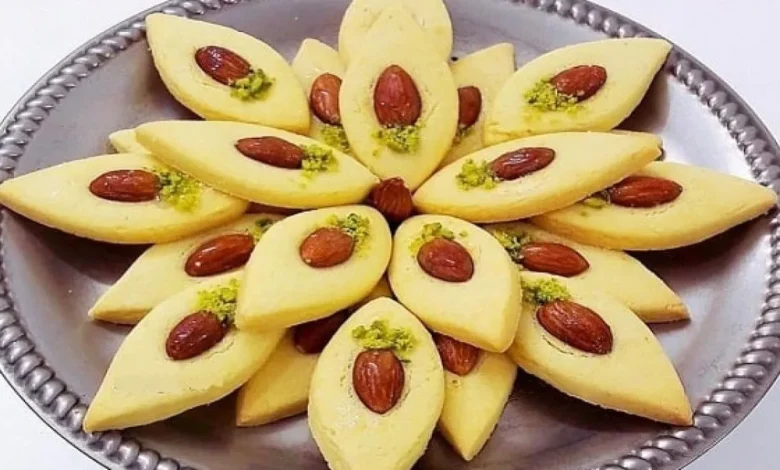 شیرینی بادامی
