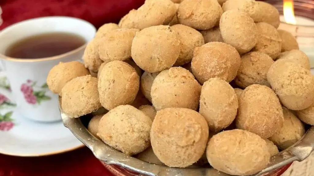 طرز تهیه شیرینی حاجی بادام برای نوروز