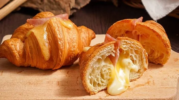 طرز تهیه کروسان پنیری خوشمزه فیلم
