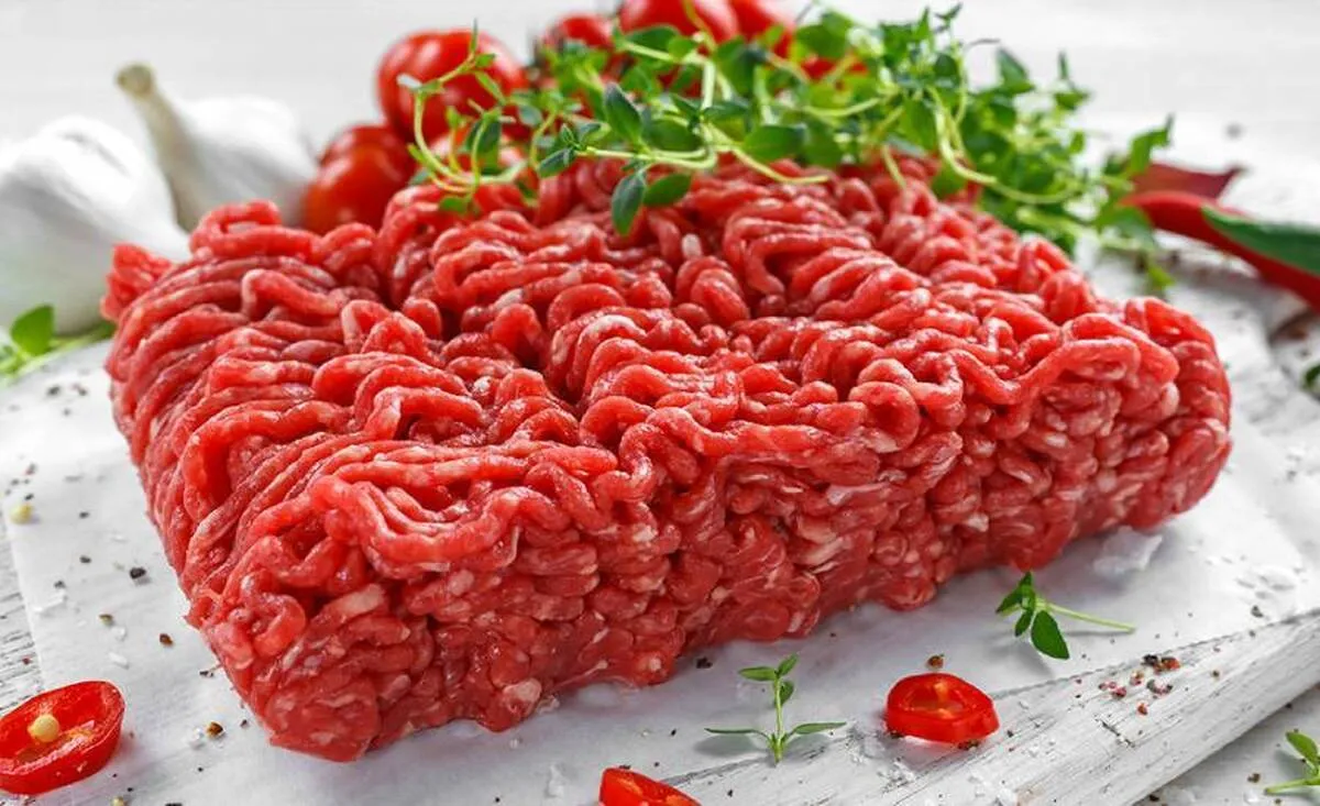 چرا رنگ برندهای مختلف گوشت‌ چرخ کرده متفاوت است؟