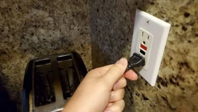 این ۸ وسیله را پیش از مسافرت از برق بکشید