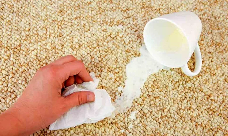 بوی شیر از روی فرش