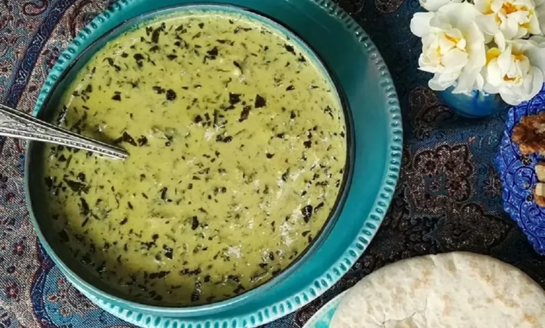 اشکنه بادمجان و گوجه با کشک