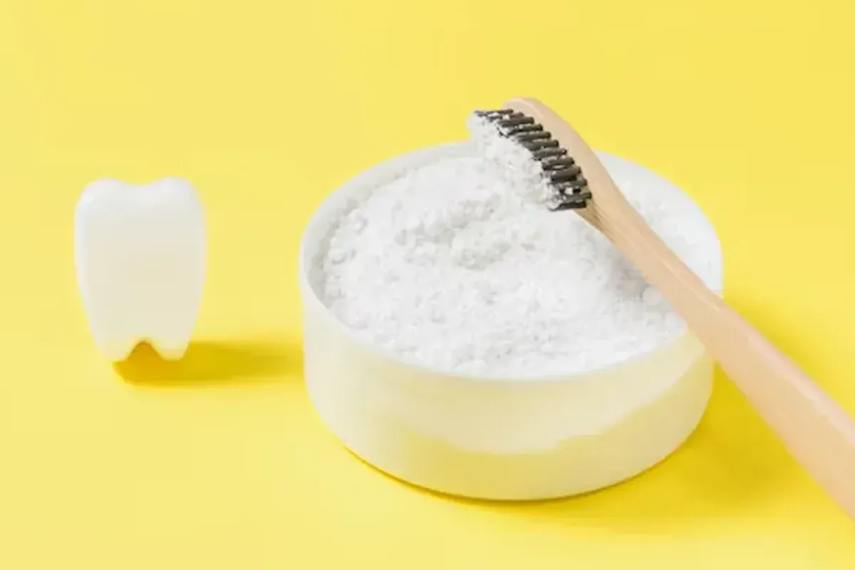 آیا مسواک زدن با جوش شیرین بی‌خطر است؟2