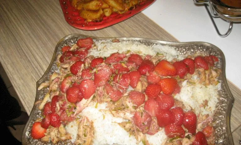 توت‌ فرنگی پلو