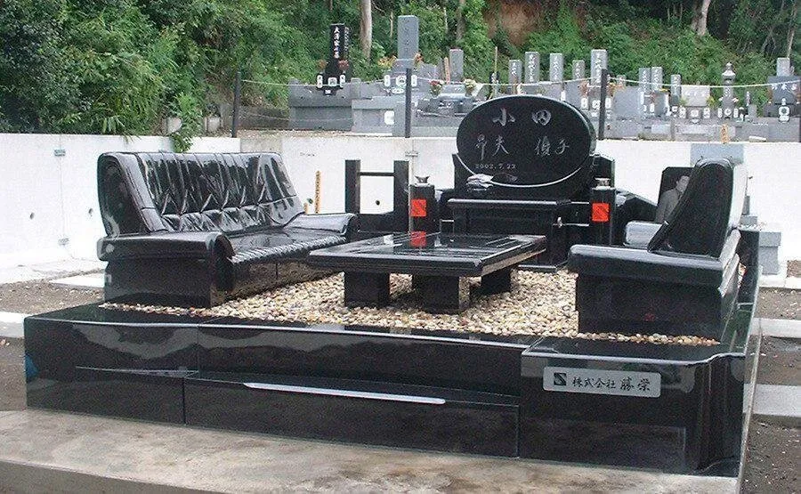 سنگ قبری عجیب