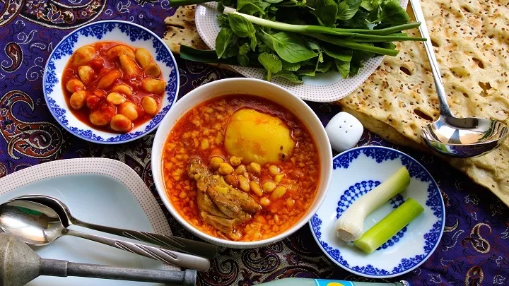 آبگوشت گوجه سبز
