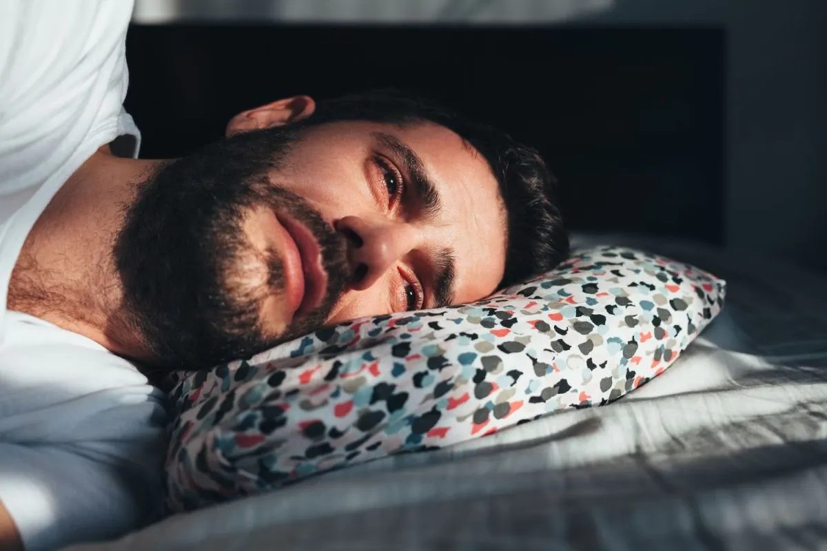 چه چیزی باعث می‌شود افراد در خواب گریه کنند؟