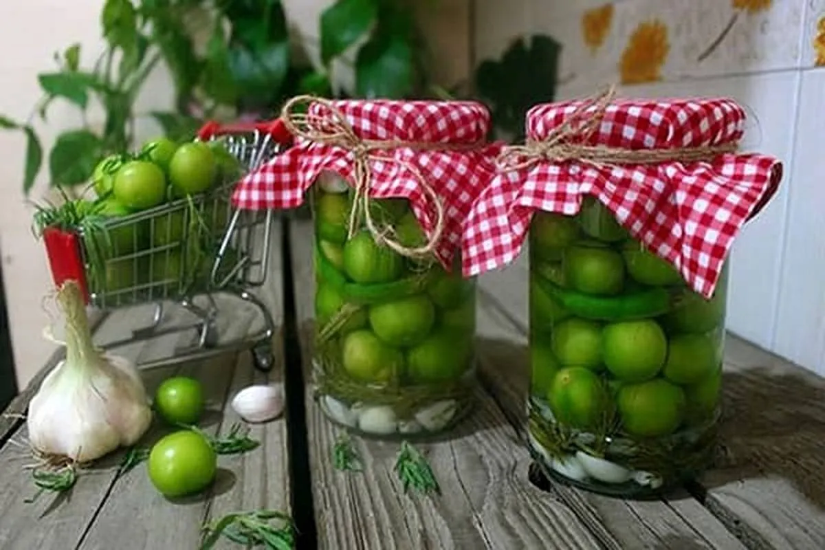 شور گوجه‌ سبز