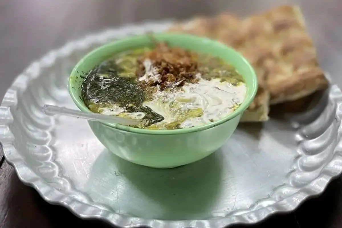 طرز تهیه آش رشته با ماست و کشک به روش شمالی