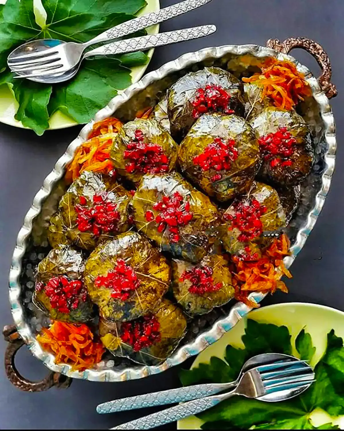 دلمه برگ مو با شیره انگور
