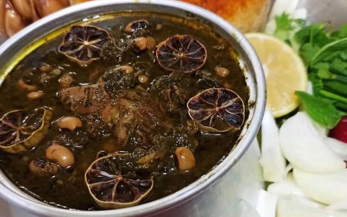 طرز تهیه قورمه سبزی با سبزی خشک