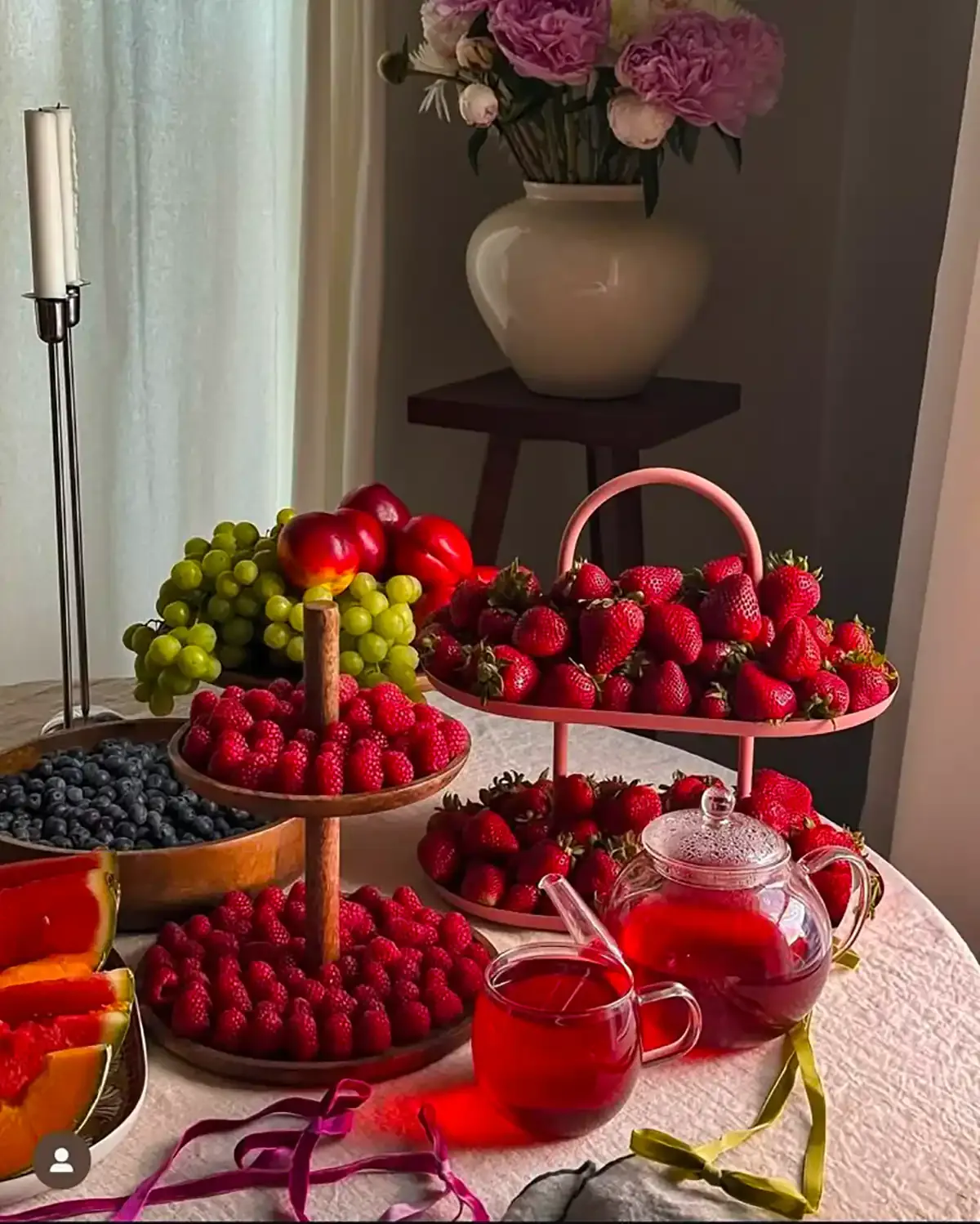 چیدمان میز پذیرایی