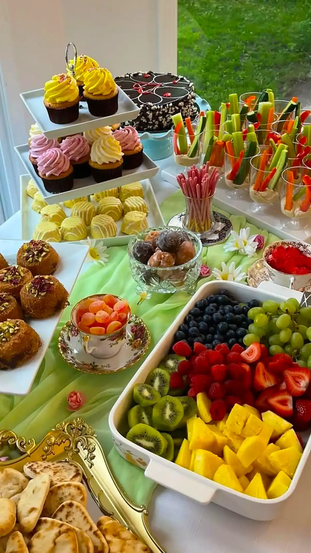 چیدمان میز پذیرایی