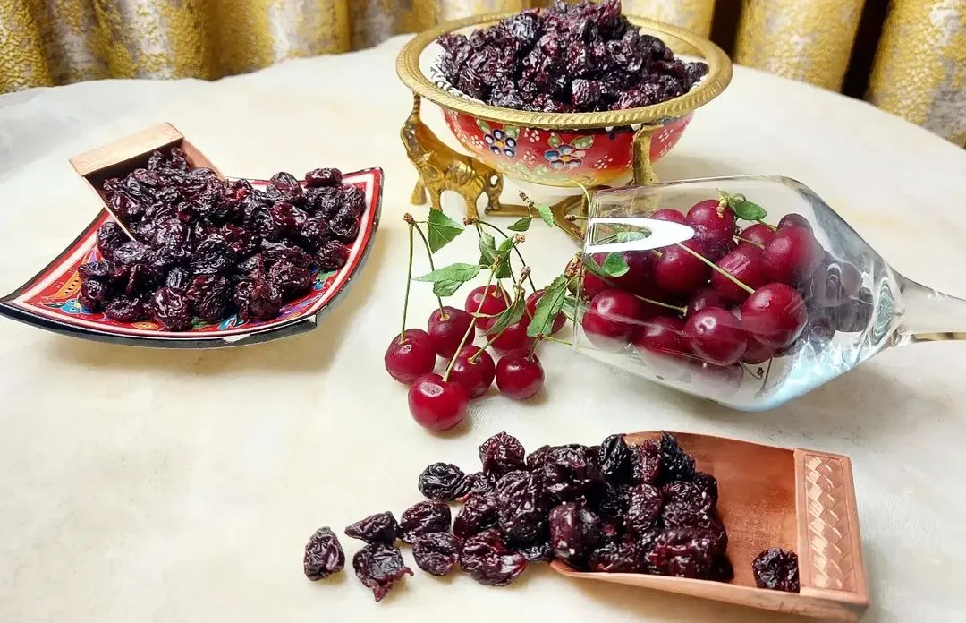 ۳ روش کاربردی و آسان برای خشک کردن آلبالو در خانه