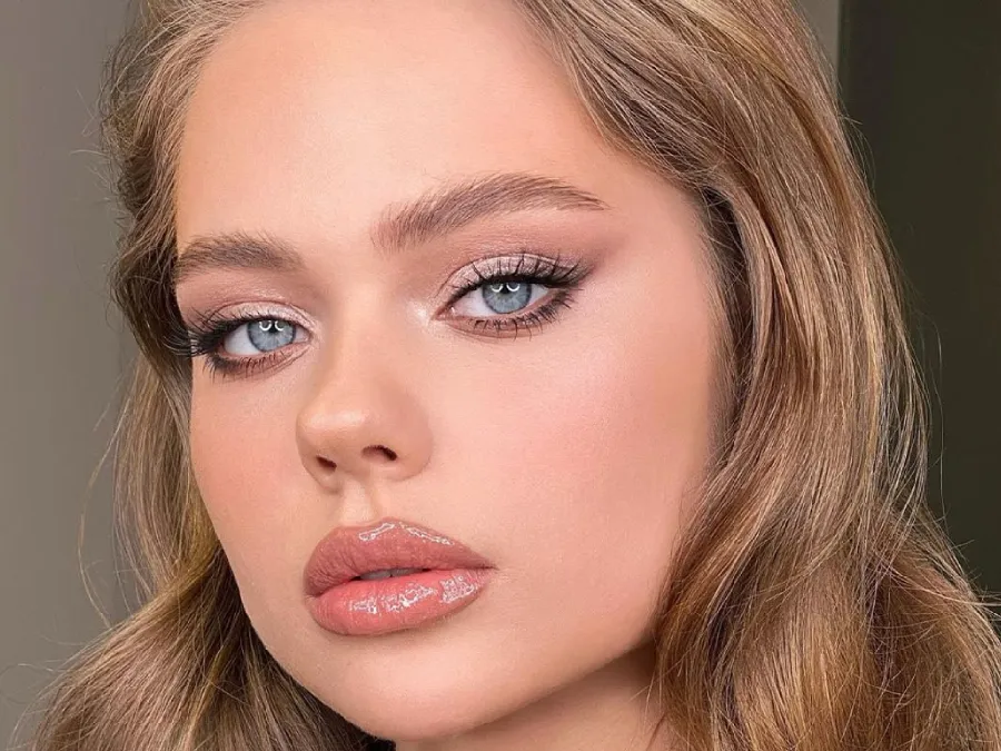 ۸ ترند آرایشی تابستان ۱۴۰۴ برای چهره‌ای درخشان و جذاب