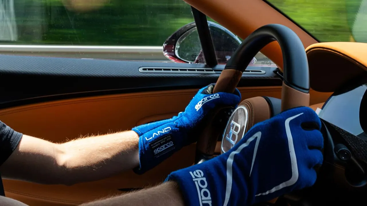 نگاهی به آخرین آزمایش های بوگاتی قبل ازتحویل به مشتری(+عکس) 3 4 43