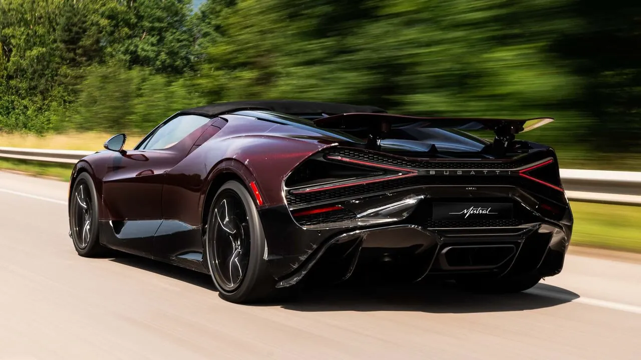 نگاهی به آخرین آزمایش های بوگاتی قبل ازتحویل به مشتری(+عکس) 4 5 36