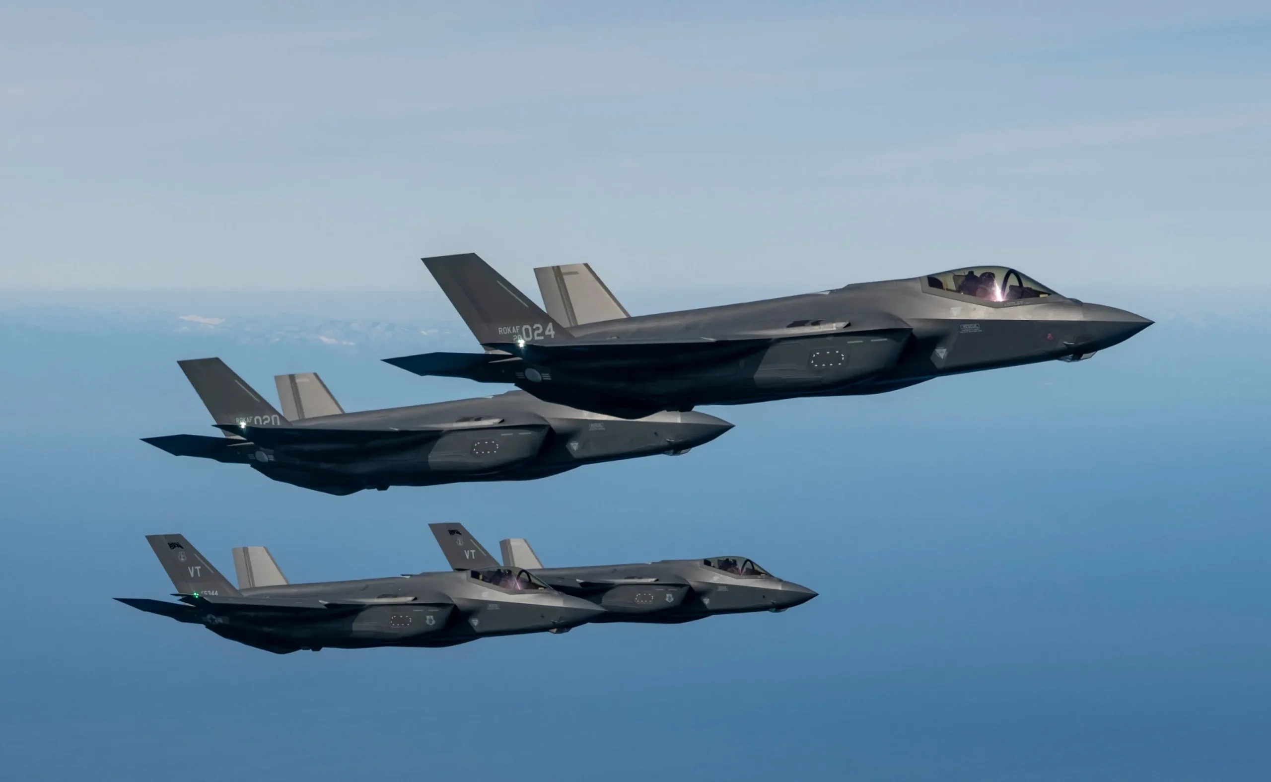 جنگنده F 35 1 scaled