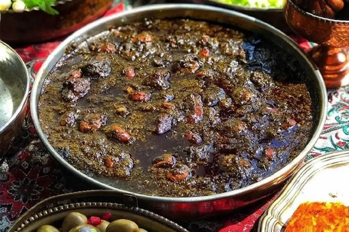 مدت زمان نگهداری قورمه سبزی در یخچال و فریزر چقدر است؟
