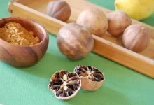 دمنوش لیموعمانی با گل‌گاوزبان و نبات