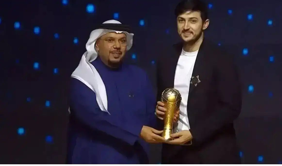 سردار آزمون برنده توپ طلای لیگ امارات شد