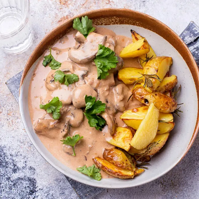 طرز تهیه سیب زمینی با سس قارچ