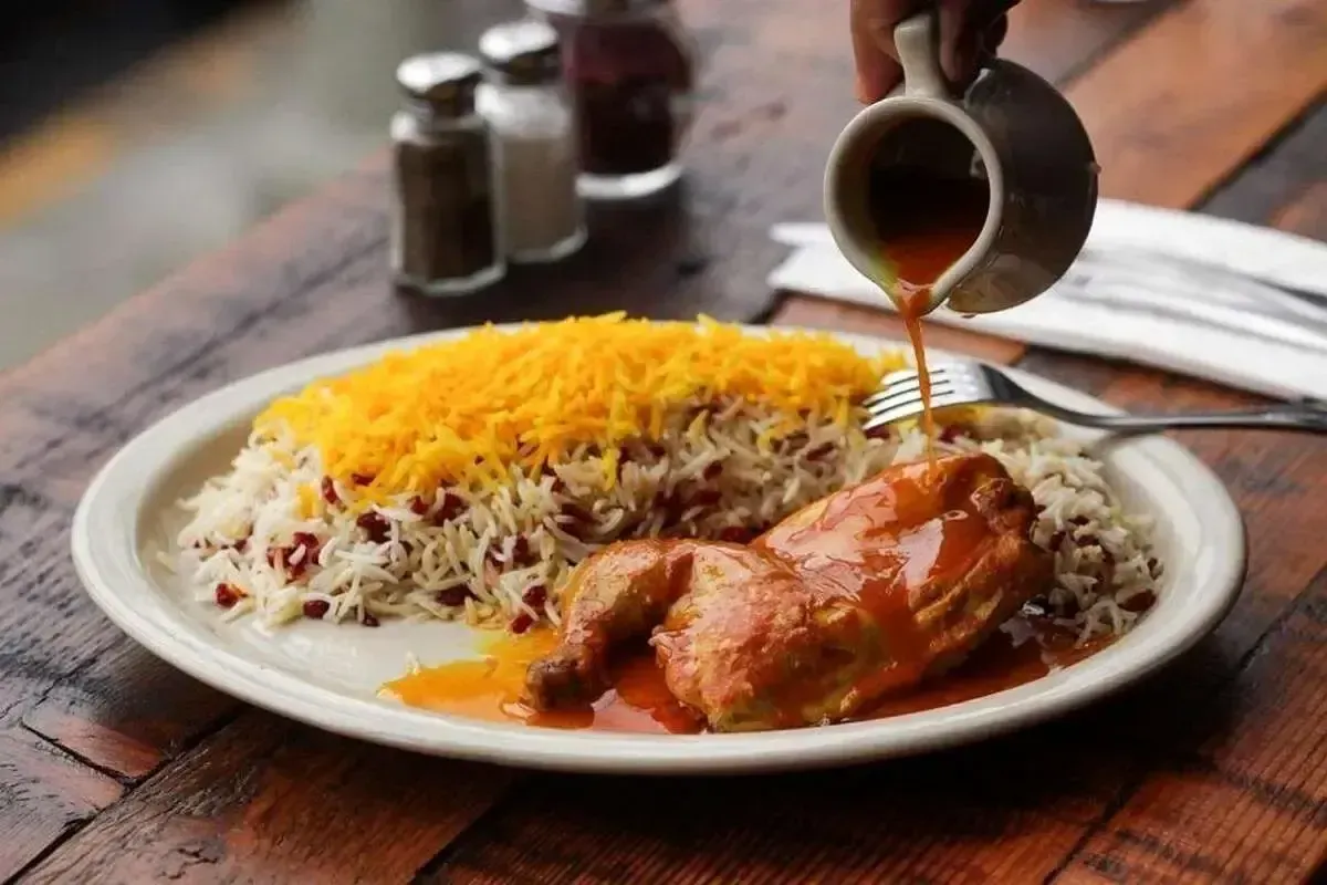 طرز تهیه مرغ کَره‌ ای با خوراک شاه پلو