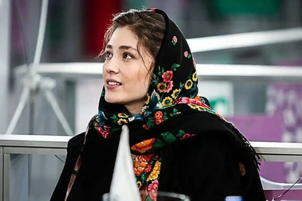 فرشته حسینی در کنار مادرش