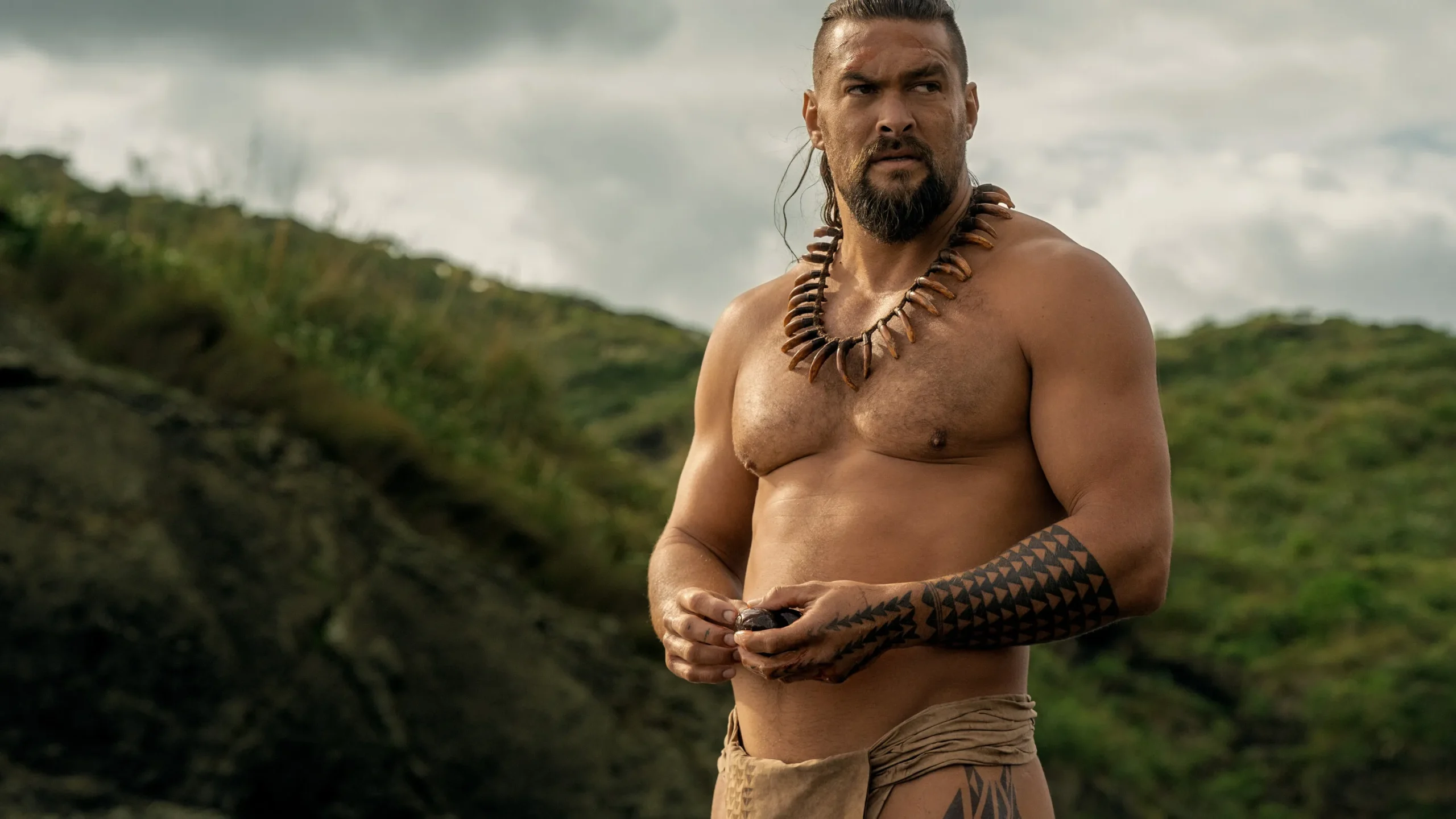 نقد و بررسی فصل اول سریال Chief of War با بازی جیسون موموآ scaled