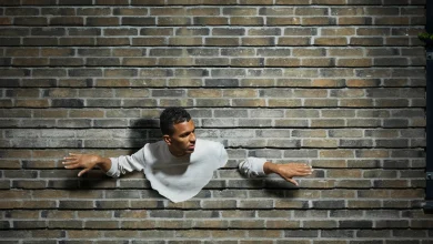 چرا نمی‌توانیم از دیوار عبور کنیم؟