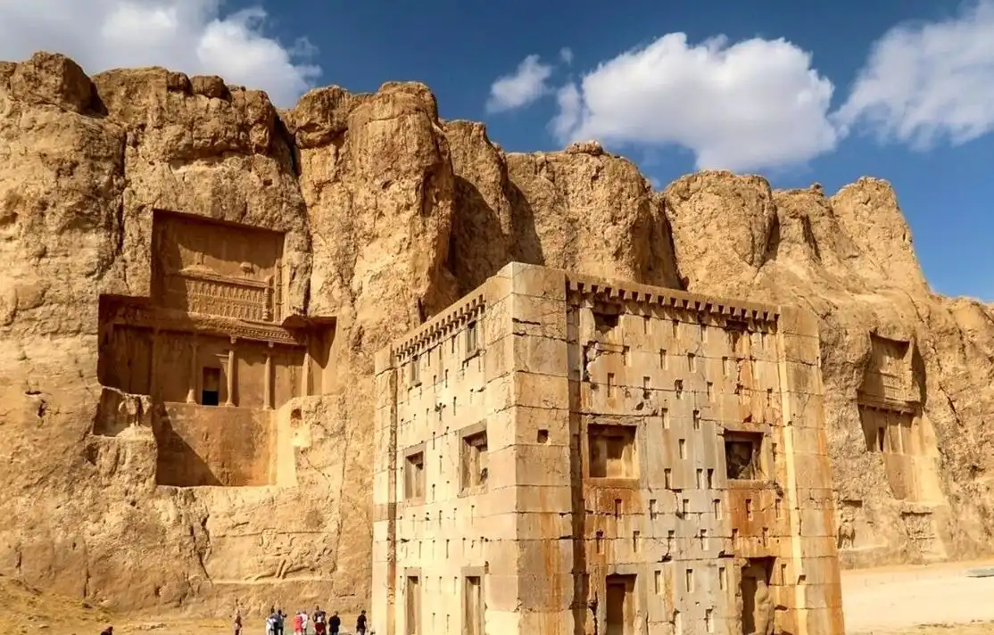 کشف کتیبه 1500 ساله بر روی یک استخوان‌دان