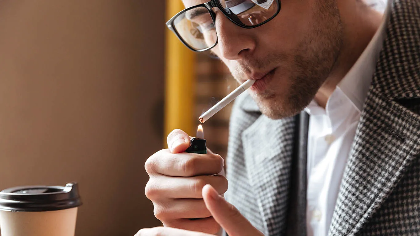 دندان سیگاریها ۴ برابرِ افراد دیگر خراب میشود 1 2 241