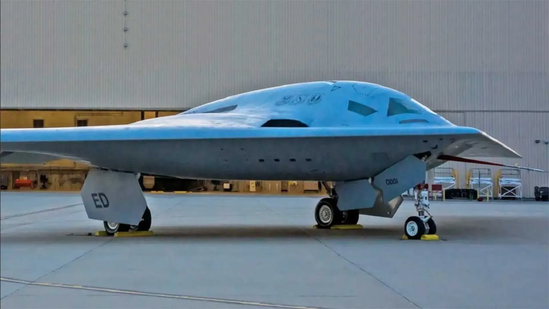 تفاوت بمب‌افکن بی ۲۱ با بمب‌افکن بی ۲