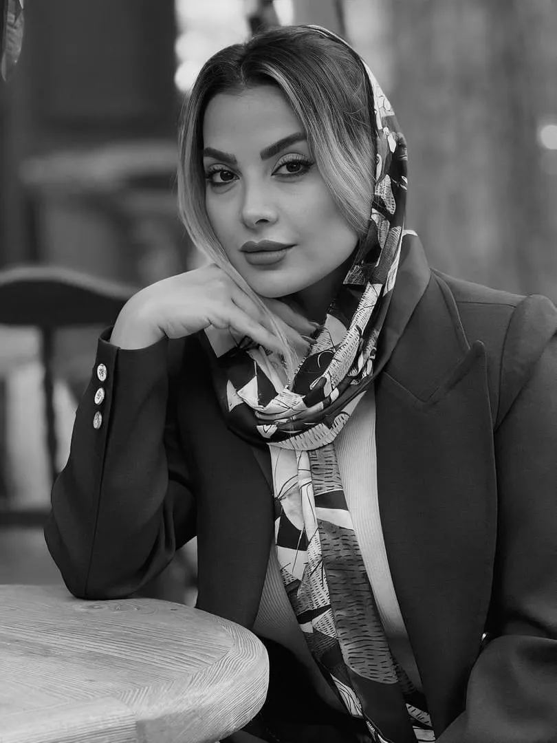 مونا فائزپور