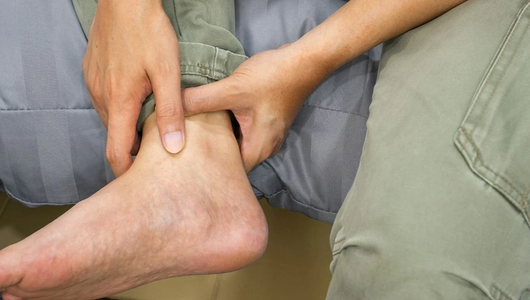 نشانه‌های هشداردهنده سرطان ریه در پاها و دست‌ها که نباید نادیده گرفت