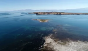 تبخیر آب در دریاچه وان