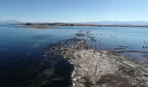 تبخیر آب در دریاچه وان