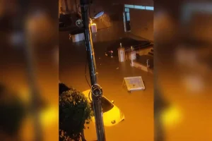 بارش شدید باران و سیل در ازمیر
