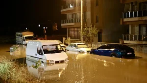 بارش شدید باران و سیل در ازمیر