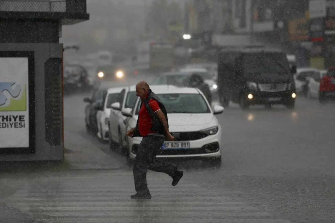 بارش شدید باران و طوفان در موغلا و آنتالیا