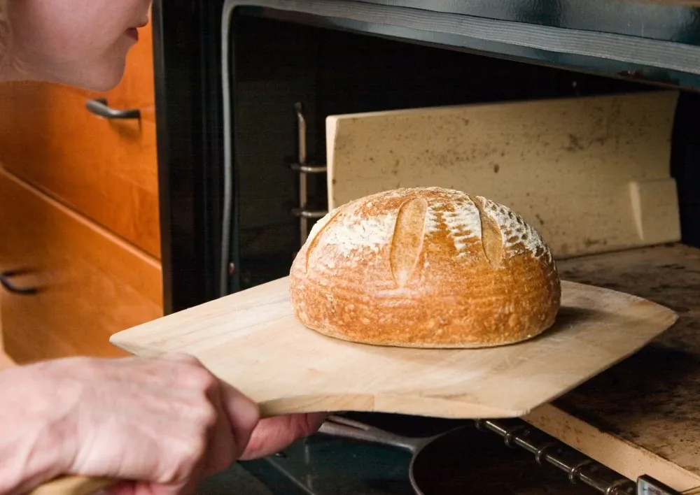 خشک شدن نان در فر