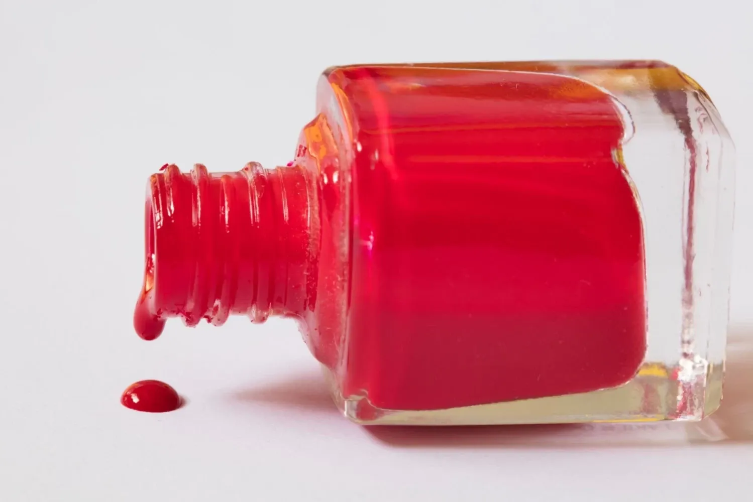 نشانه های لاک خراب یا فاسد چیست؟ 1 نشانه های لاک خراب یا فاسد چیست؟