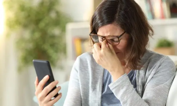 کدام نوع صفحه نمایش گوشی برای چشم مناسبتر است؟ 3 2 164