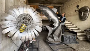 ساخت مجسمه سه متری ماهی کفال توسط هنرمند مجسمهساز ایرانی در وان(عکس) 2 2417809