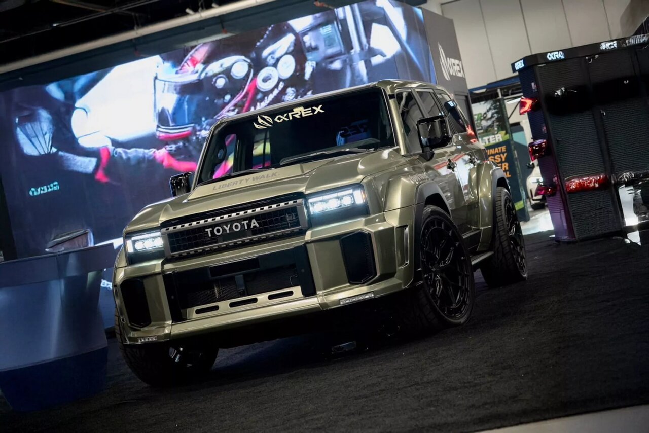 تویوتا لندکروزر