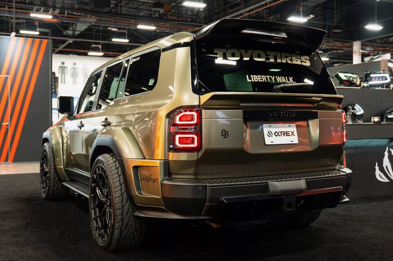 تویوتا لندکروزر