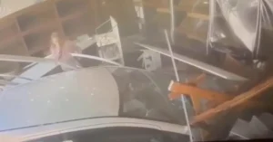 ورود خودرو به نانوایی در ادرنه